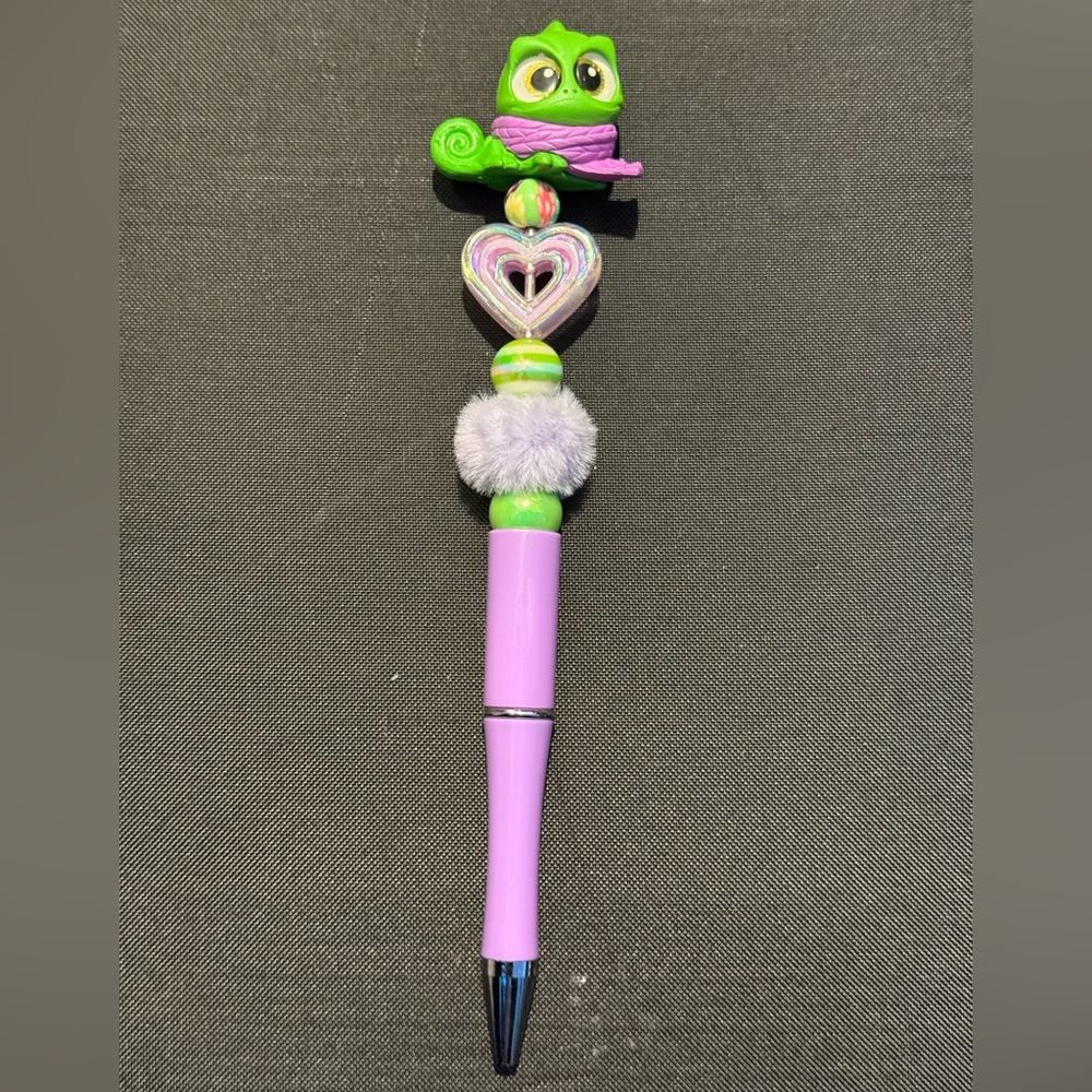 🏰 Disney Doorable Handmade Pascal (Tangled)Pen✍️